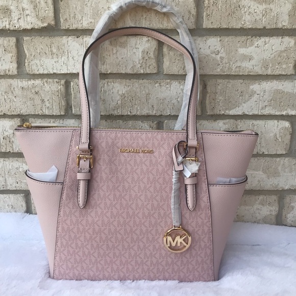 Michael Kors Handbags - Nwt! Michael kors purse